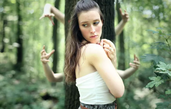Картинка девушка, дерево, руки, параноя