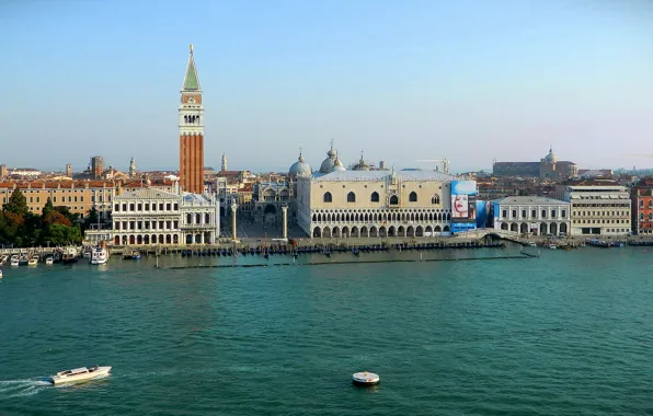 Картинка город, фото, дома, лодки, причал, Италия, Венеция