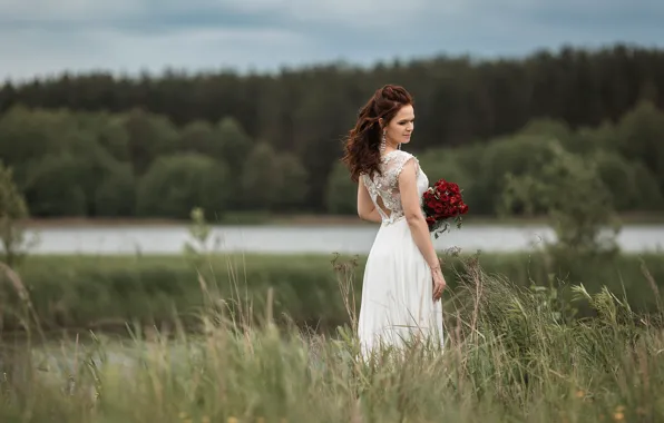Девушка, природа, поза, спина, букет, платье, брюнетка, невеста