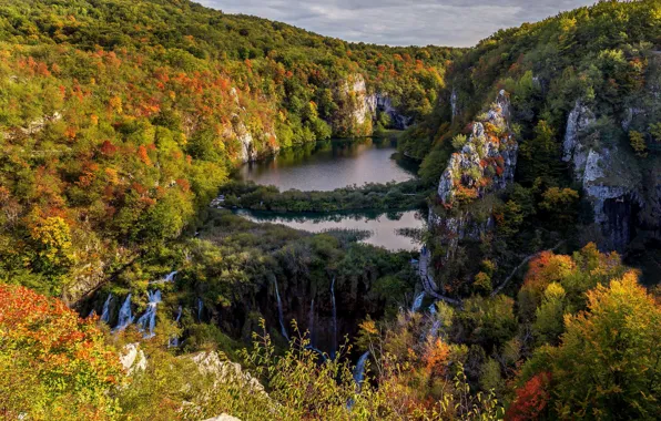 Картинка осень, лес, горы, скалы, водопады, Хорватия, озёра, Croatia