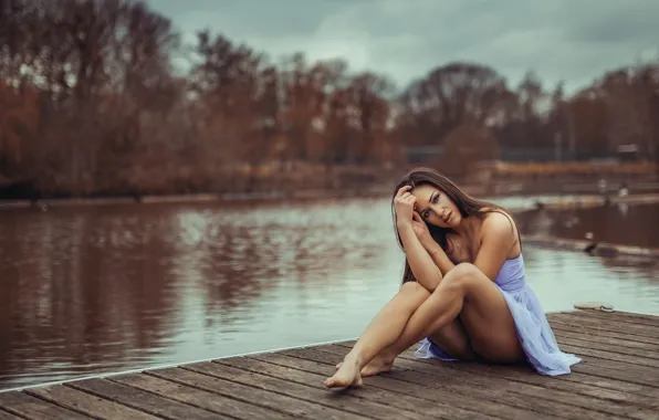 Вода, девушка, деревья, пейзаж, поза, макияж, причал, фигура