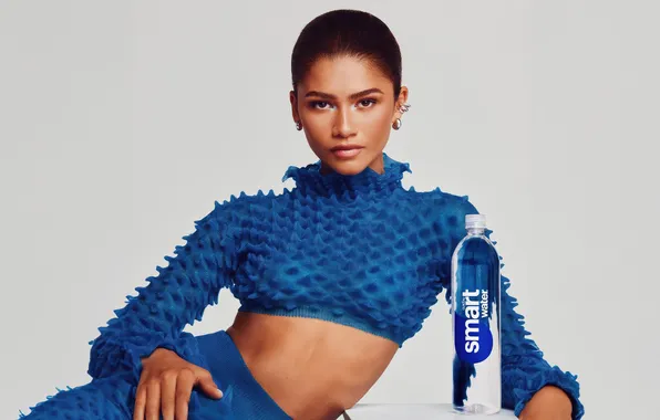 Фон, бутылка, портрет, актриса, наряд, певица, Zendaya, Зендея