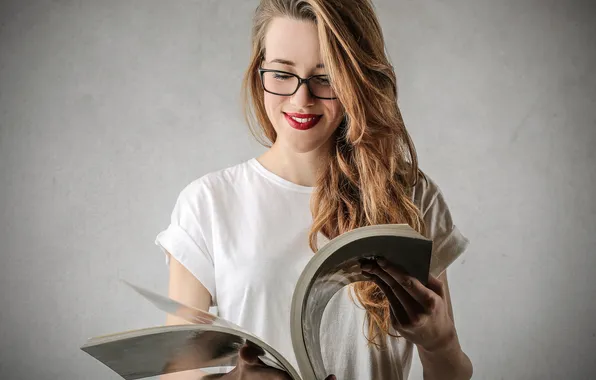 Картинка девушка, макияж, очки, наряд, журнал, чтение