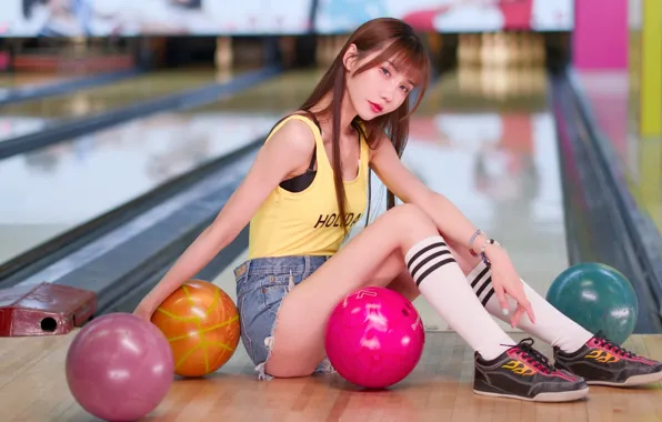 Картинка Asian, women, brunette, tank top, bowling, jean shorts, Yen-Hsun Shih