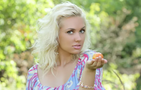 Model, Blonde, Elisa, Apricot, Close Up, Looking At Camera