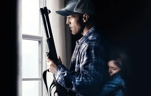 Картинка оружие, окно, отец, кепка, дробовик, Homefront, Jason Statham, дочь