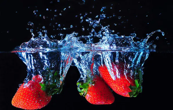 Картинка вода, ягоды, клубника