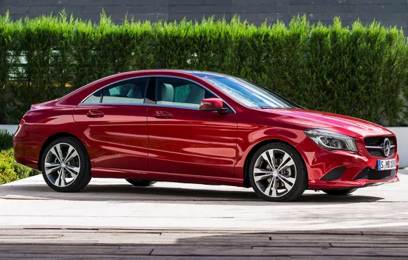 Зелень, кусты, новинка, Мерседес Бенц, 2014 Mercedes Benz CLA 250