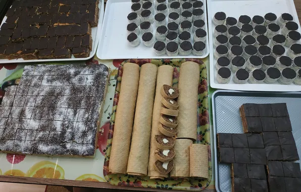 Cakes, sugar powder, gerbeaud