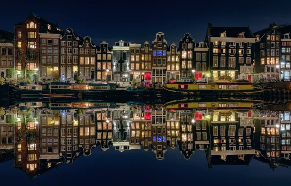 Картинка вода, свет, отражения, ночь, огни, лодки, Амстердам, Нидерланды