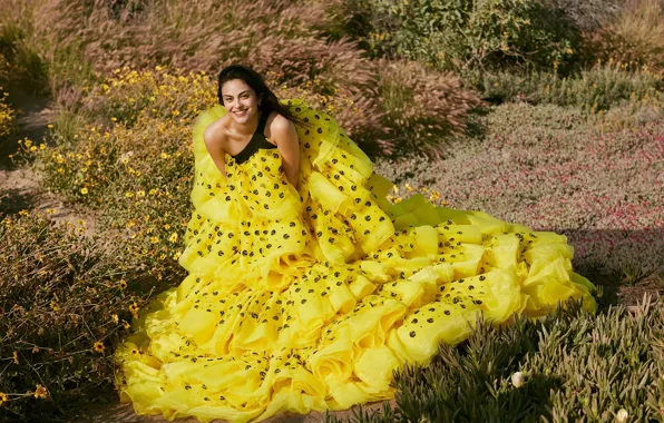 Взгляд, девушка, цветы, улыбка, платье, Vogue, Camila Mendes