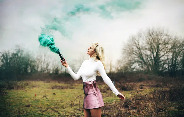 Картинка девушка, дым, ножки, юбочка, Amy Spanos