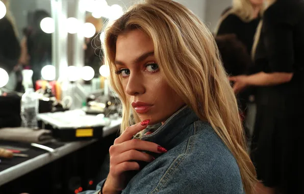 Модель, блондинка, Stella Maxwell