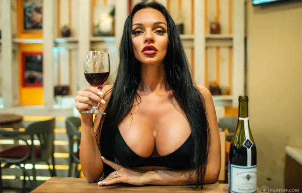 Грудь, взгляд, девушка, вино, бокал, бутылка, брюнетка, длинные волосы