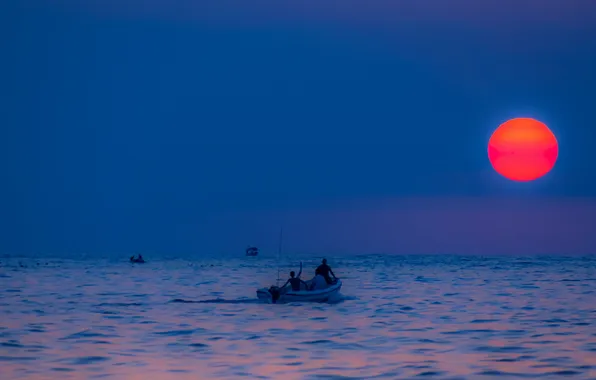 Картинка море, небо, солнце, закат, лодка, вечер, рыбаки