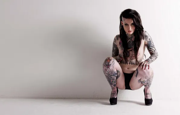 Тату, чудо, Lusy Logan