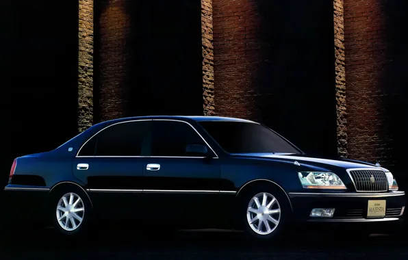 Автомобиль Toyota Crown Athlete GRS200 2010 года белый во Владивостоке