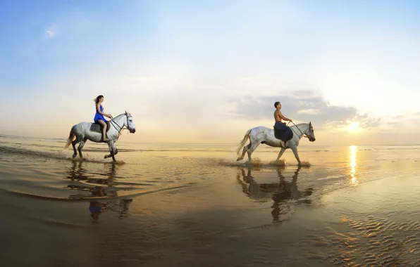 Картинка песок, море, девушка, отражение, побережье, лошади, парень, прогулка
