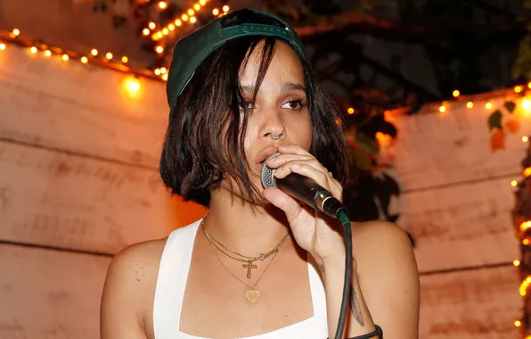 Микрофон, певица, Zoe Kravitz, Зои Кравиц, Summer Camp Party, Zoë Isabella Kravitz