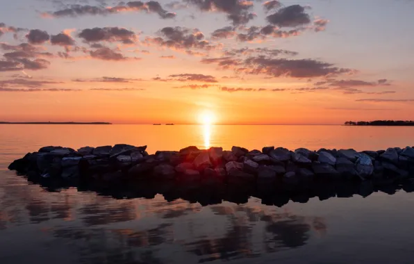 Море, небо, вода, облака, закат, отражение, камни, берег