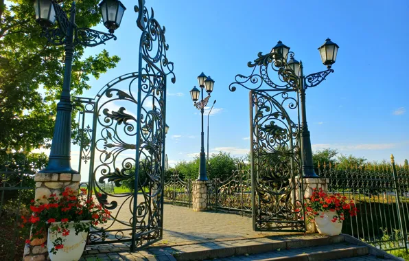 Лето, парк, ворота, фонари, ковка, пейзаж красота, кованые ворота