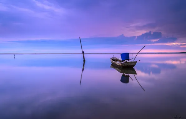 Картинка море, небо, облака, отражение, берег, лодка, вечер, Малайзия