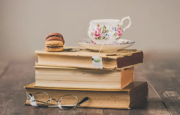 Стол, чай, доски, книги, печенье, очки, кружка, чашка