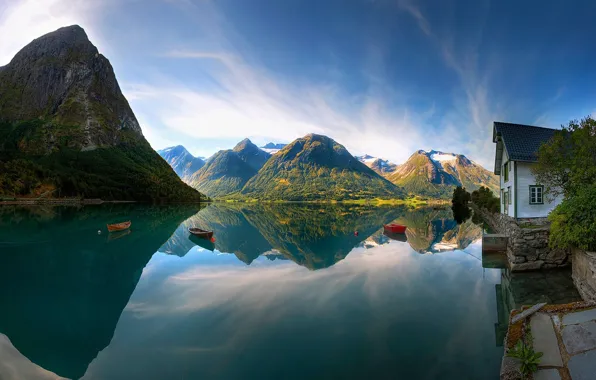 Горы, озеро, лодки, Норвегия