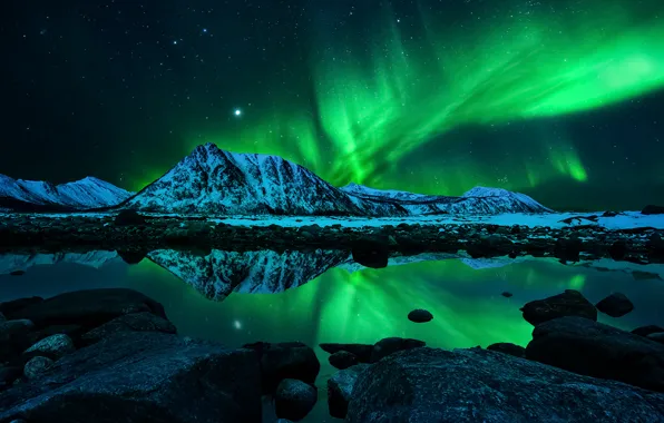 Картинка небо, звезды, горы, ночь, огни, отражение, северное сияние, Aurora Borealis