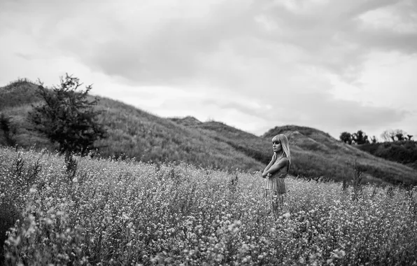 Картинка поле, девушка, пейзаж, холмы, ч/б, photographer, Martin Brest