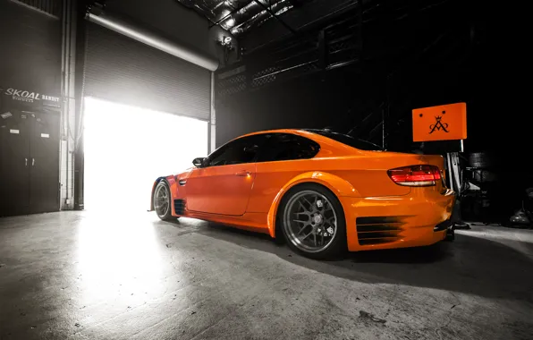 Картинка свет, гараж, BMW, GT2, оранж, E92