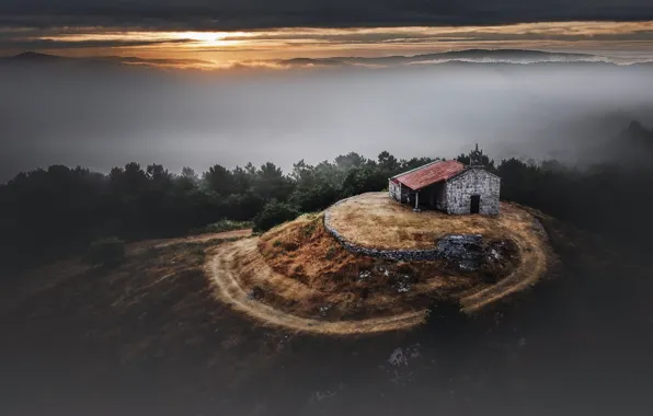 Картинка туман, дом, гора
