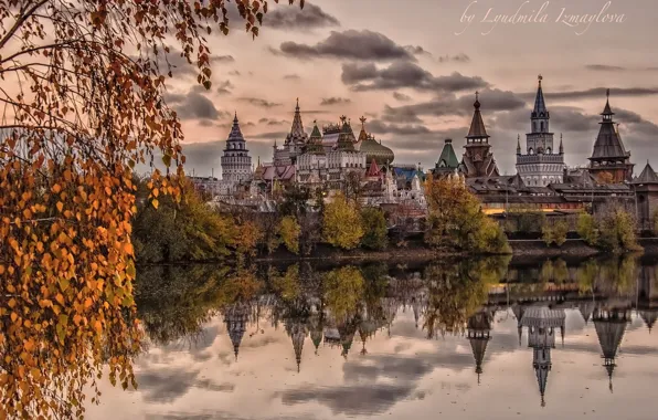 Картинка осень, вода, деревья, пруд, отражение, Москва, храм, Россия