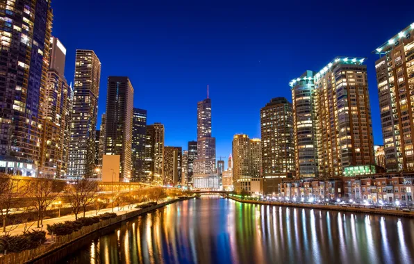 Картинка блики, река, здания, Чикаго, ночной город, Chicago, набережная, небоскрёбы