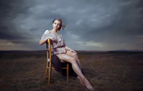 Картинка поле, девушка, стул