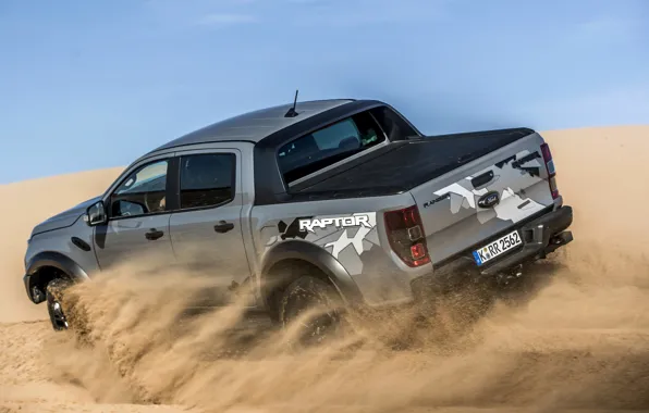 Картинка песок, небо, серый, движение, Ford, Raptor, пикап, Ranger