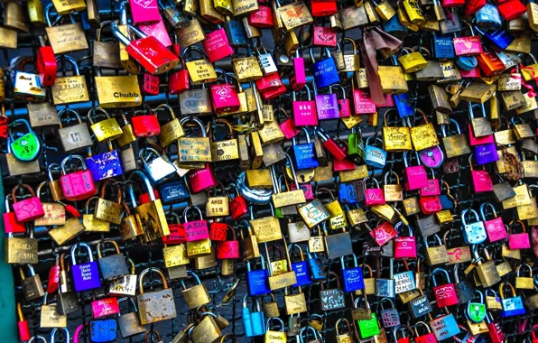 Words, phrases, drawings, many colors, different padlocks
