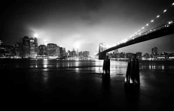 Ночь, мост, город, черно-белое фото