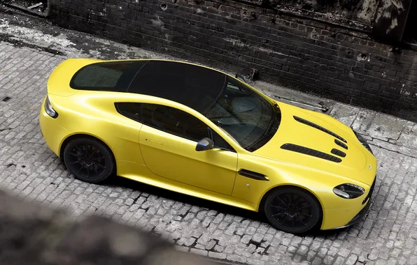 Картинка car, Aston Martin, yellow, V12 Vantage S, суперкар. астон мартин