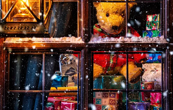 Картинка снег, окно, Рождество, фонарь, подарки, Новый год, медвежонок, плюшевый мишка