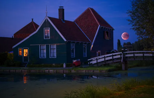 Картинка пейзаж, закат, ночь, пруд, луна, село, дома, музей