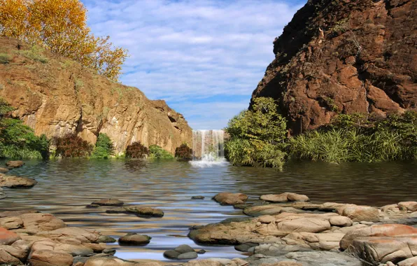 Небо, трава, листья, облака, деревья, камни, скалы, водопад