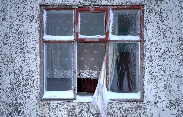 Дом, стена, окно, занавески