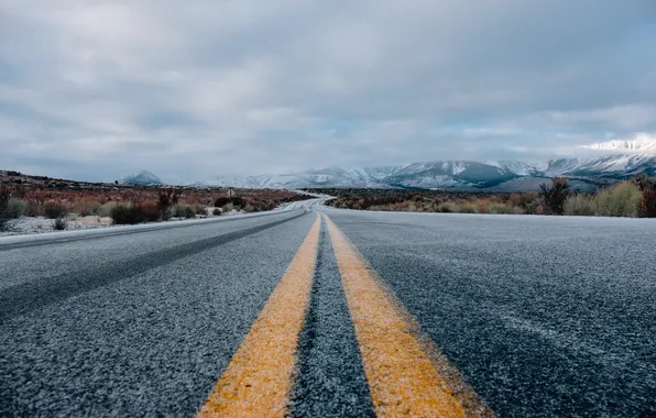 Картинка дорога, асфальт, двойная сплошная полоса