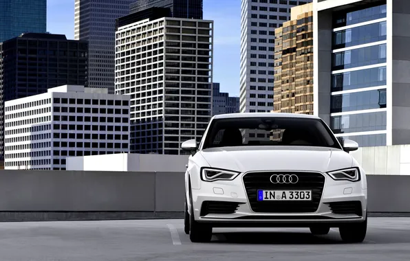 Картинка Audi, Город, Белый, Машина, Здания, Передок