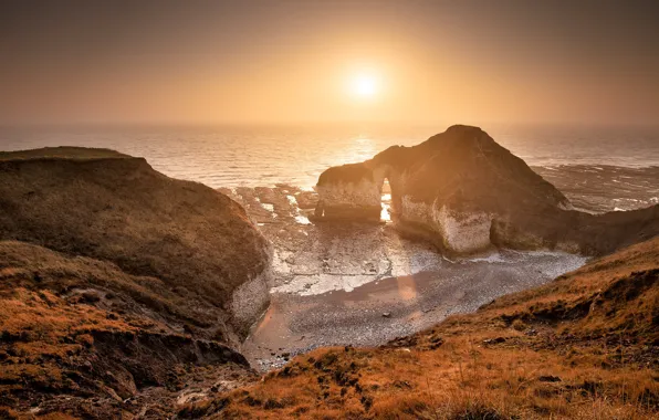 Картинка море, осень, небо, солнце, свет, туман, скалы, берег