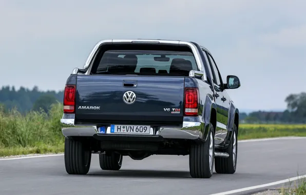 Картинка Volkswagen, вид сзади, пикап, Amarok, Highline, Double Cab, на дороге, 2016