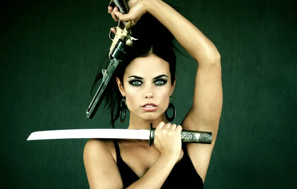 Девушка, защита, револьвер, танто, Hot girl, gun sword