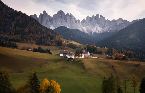 Картинка осень, пейзаж, горы, природа, дома, деревня, Италия, церковь