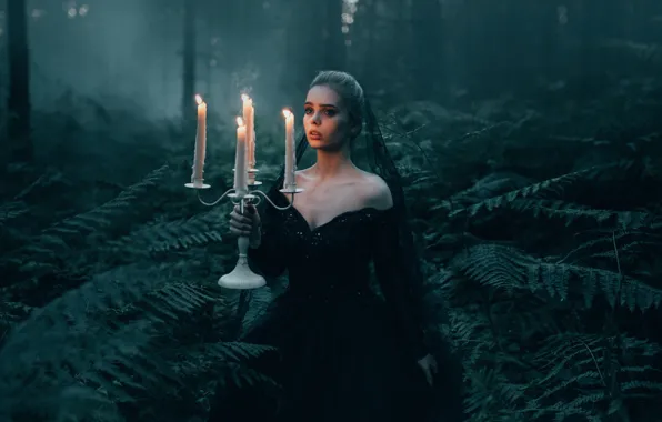 Картинка лес, девушка, ситуация, свечи, папоротник, Adam Bird, посвечник, The Black Widow